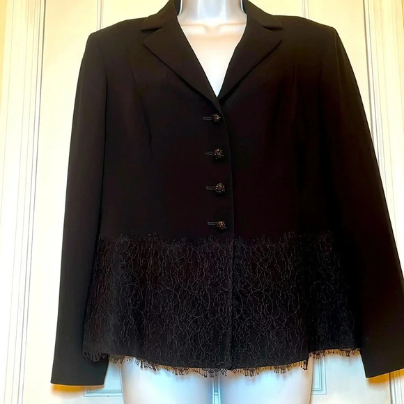 Tahari Lace Blazer Women’s 12 P Dressy Event Jacket Shoulder Pads Black Classic - Picture 1 of 16